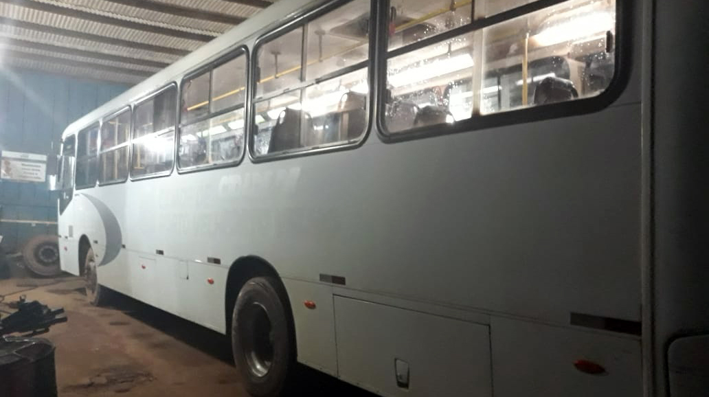 BOMBA - NA CALADA DA NOITE EMPRESA AMAZONTUR TENTA LEVAR SEUS ÔNIBUS PARA O AMAPÁ E É IMPEDIDA PELO SINDICATO - News Rondônia