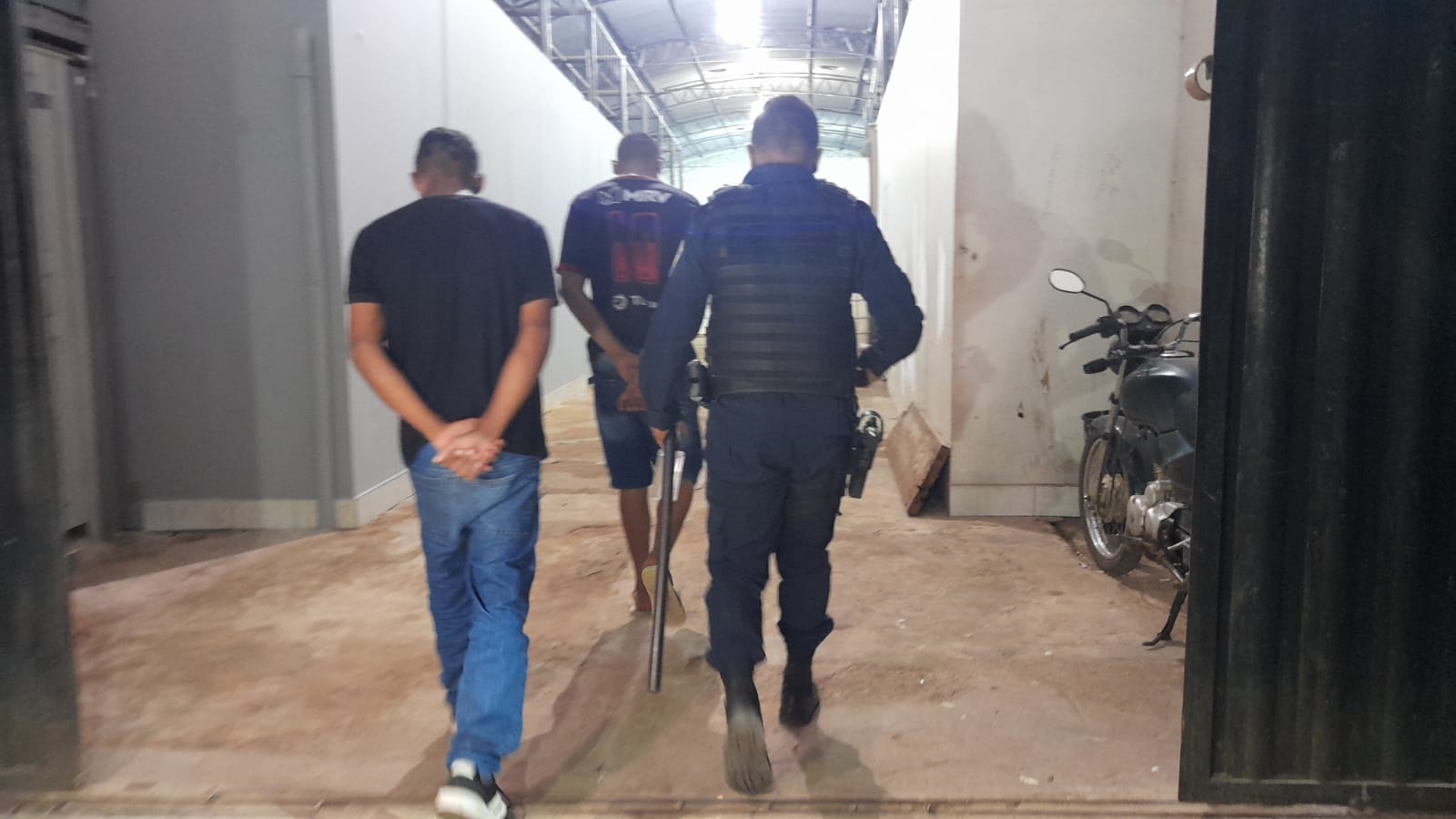 PASSEANDO: Adolescentes em moto roubada são apreendidos na zona leste - News Rondônia