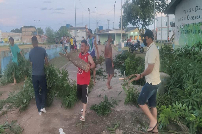 Emdur revitaliza iluminação pública em poliesportivo na zona sul após solicitação do vereador Edmilson Dourado - News Rondônia