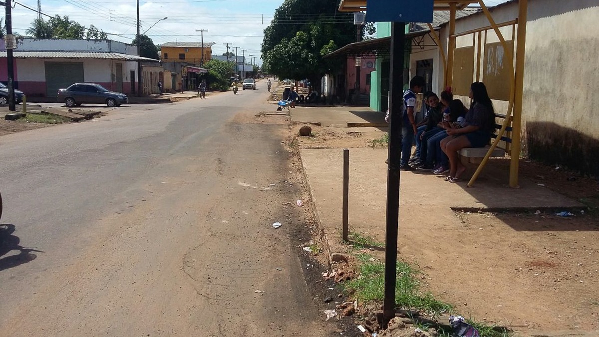 JÚNIOR CAVALCANTE TEM PEDIDO ATENDIDO DE TAPA-BURACO NA RUA ARUBA - News Rondônia