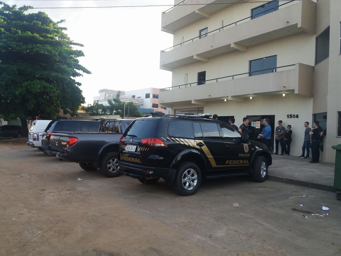 EXCLUSIVO - SECRETÁRIO ADJUNTO DA SEMED É UM DOS PRESOS, JÁ PASSOU PELO IML E ESTÁ SENDO CONDUZIDO AO PANDINHA - News Rondônia