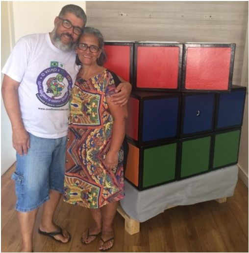 APOSENTADO CONSTRÓI CUBO MÁGICO GIGANTE E BATE RECORDE - News Rondônia