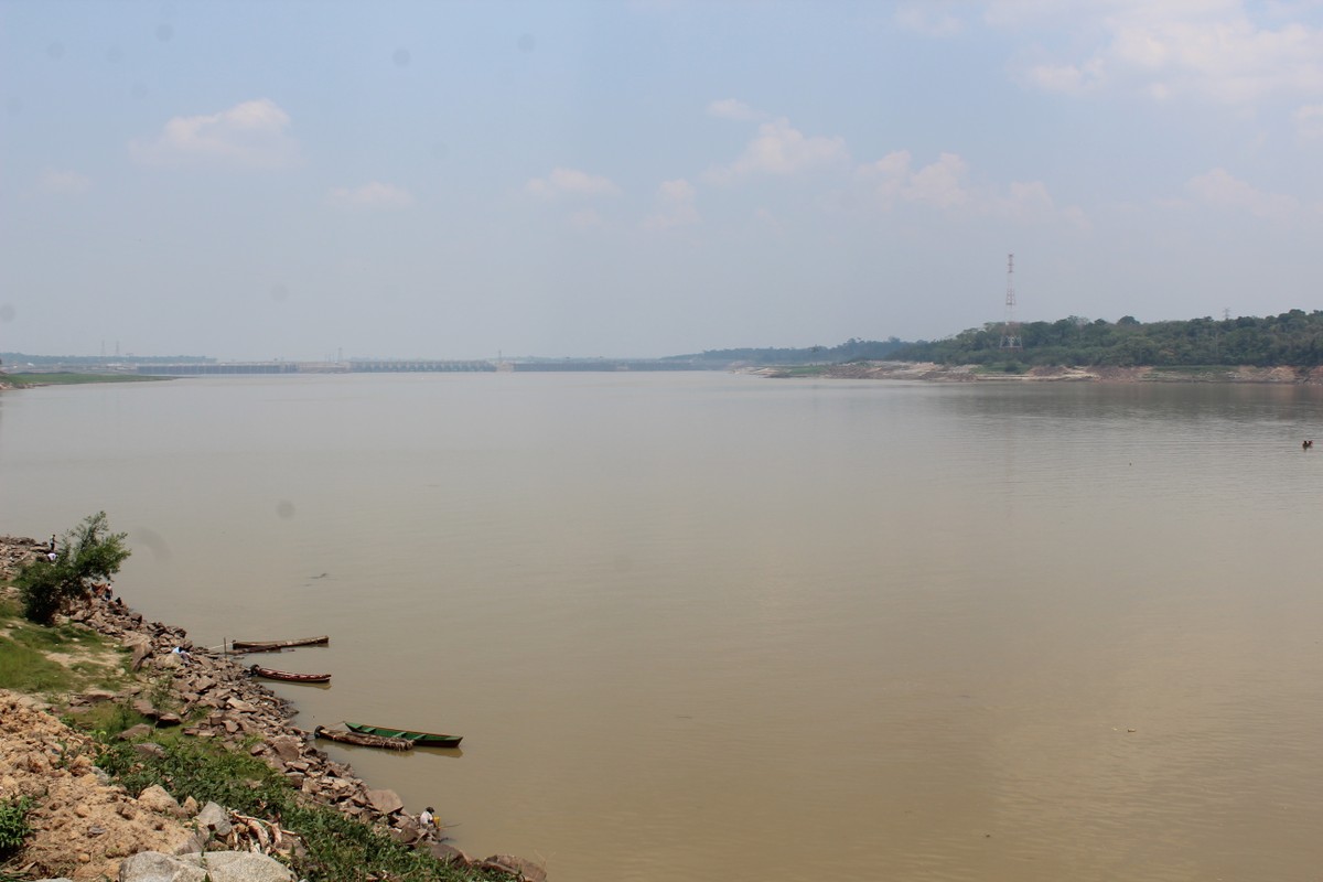 NA PONTE - Jovem é salvo por populares após ameaçar pular no Rio Madeira - News Rondônia