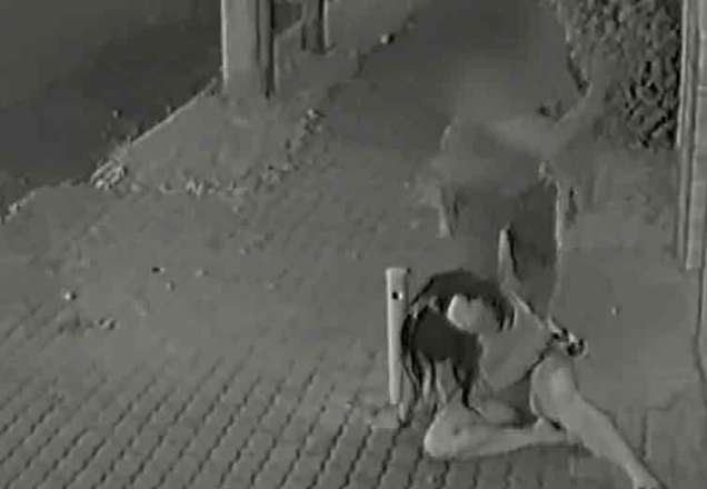CACHAÇADA: Mulher é agredida no meio da rua e marido ciumento é preso por agressão - News Rondônia