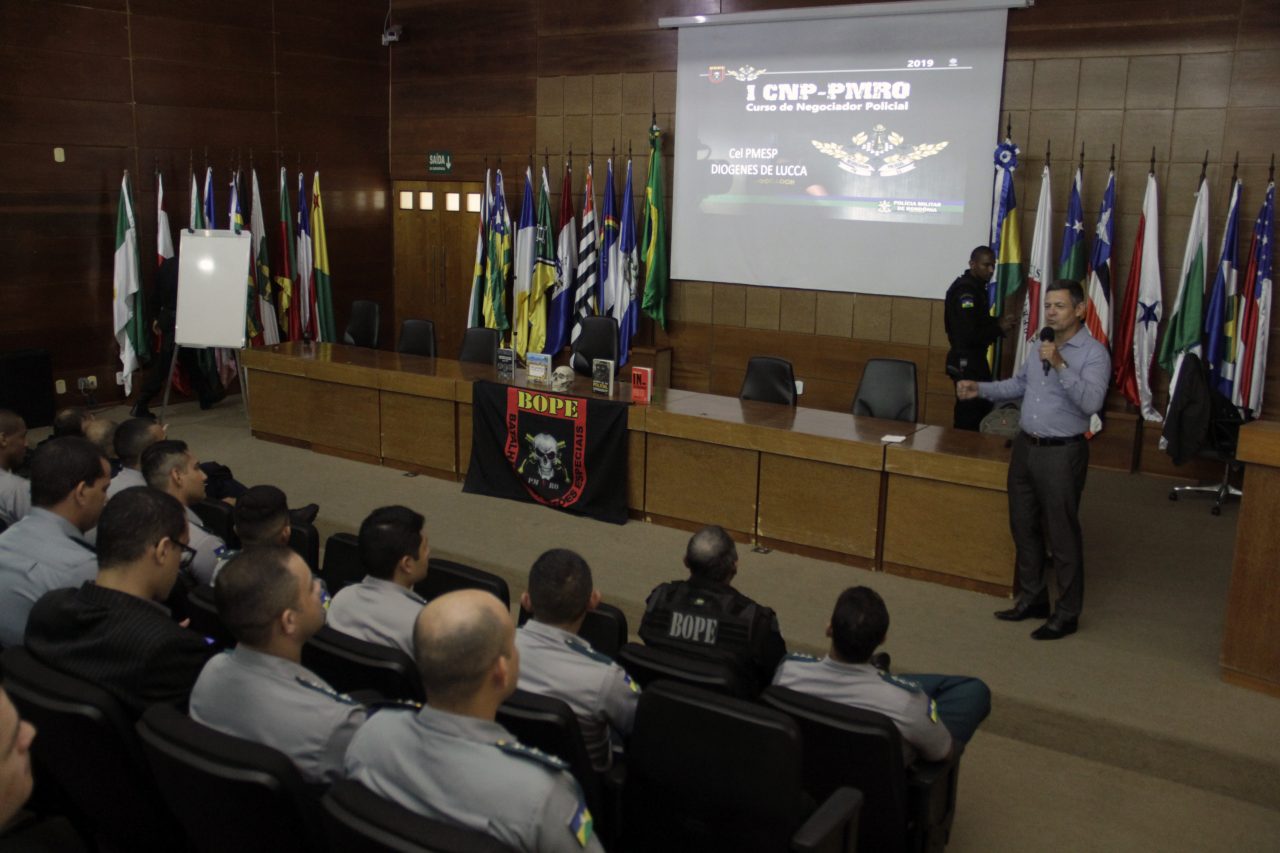 MILITARES E CIVIS PARTICIPAM DO I CURSO DE NEGOCIADOR POLICIAL EM OCORRÊNCIAS DE ALTÍSSIMA COMPLEXIDADE, EM RONDÔNIA - News Rondônia