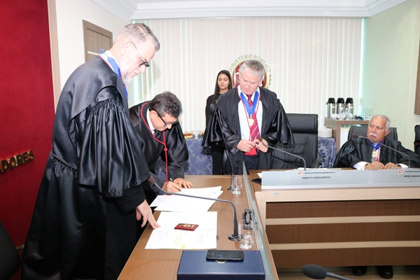 MP EMPOSSA FRANCISCO ESMONE TEIXEIRA COMO NOVO INTEGRANTE DO COLÉGIO DE PROCURADORES DE JUSTIÇA - News Rondônia