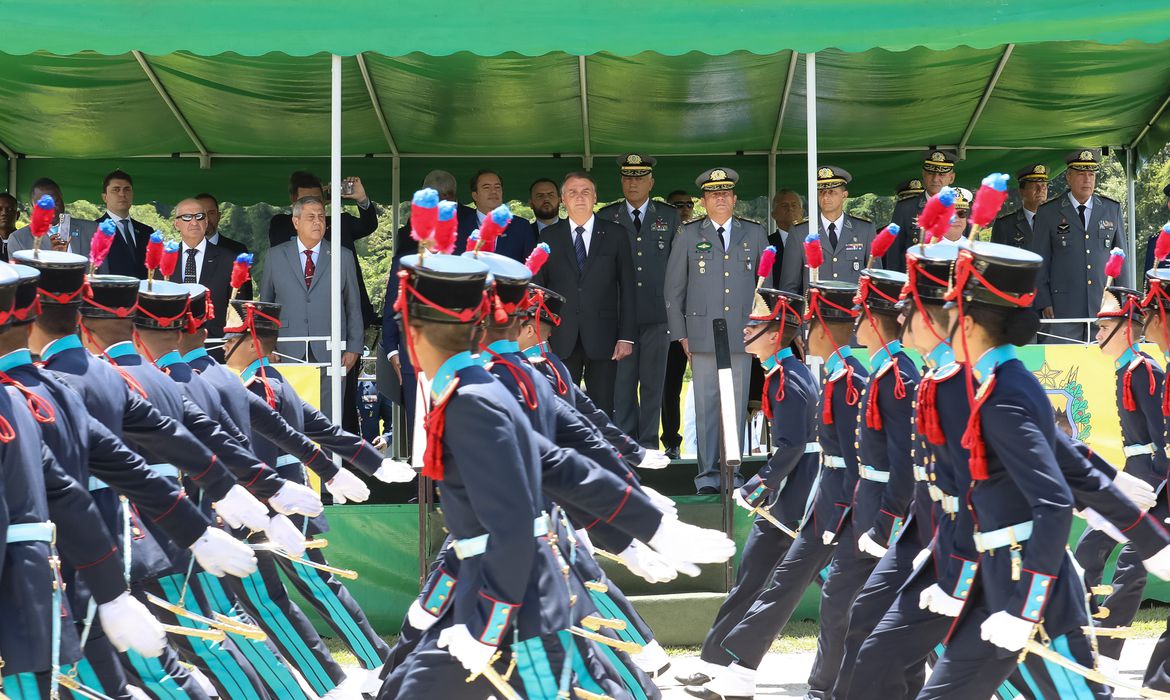 Presidente diploma cadetes e fala sobre governo: Aqui é mais difícil - News Rondônia