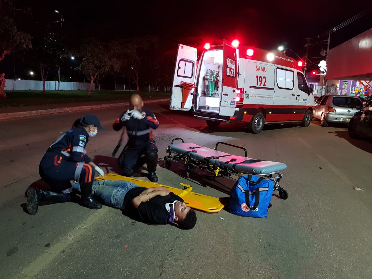 MOTOBOY FICA GRAVEMENTE FERIDO APÓS ATROPELAR PEDESTRE - News Rondônia