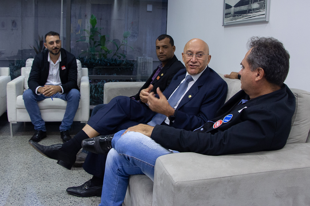 PREFEITO DE ITAPUÃ DO OESTE ACEITA CONVITE DO SENADOR CONFÚCIO MOURA PARA PRIORIZAR A EDUCAÇÃO NO MUNICÍPIO - News Rondônia