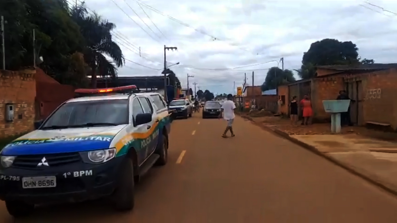TENSÃO NA LESTE: BANDIDOS INVADEM ESCOLA, RENDE VIGILANTE E ATIRA EM DIREÇÃO DAS CRIANÇAS - News Rondônia