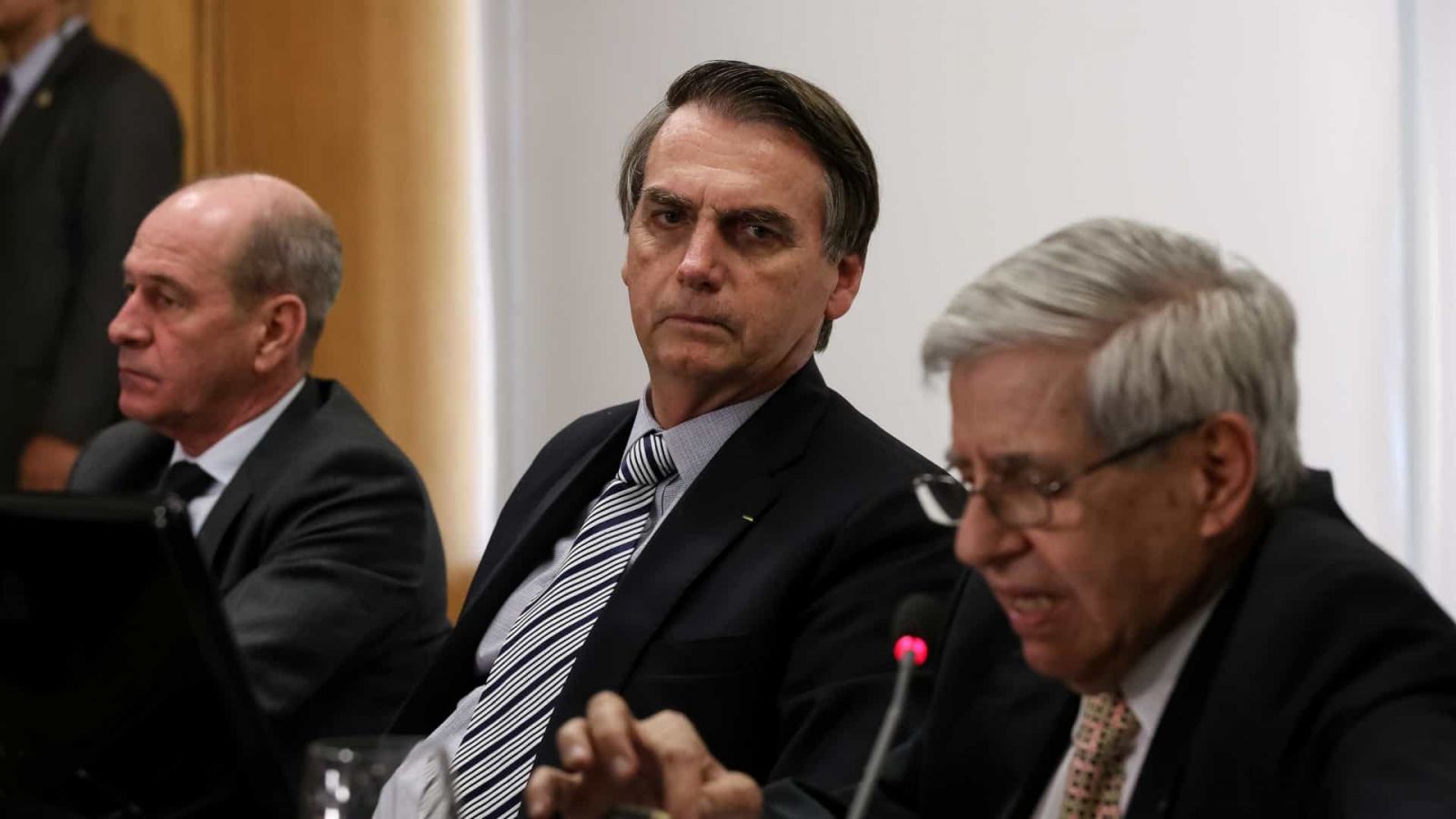 BOLSONARO FAZ REUNIÃO DE EMERGÊNCIA PARA TRATAR DA CRISE NA VENEZUELA - News Rondônia