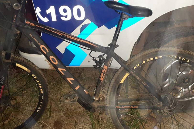 Policial a paisana flagra ladrão 'trocando' de bicicleta e mãe de adolescente envolvido no crime o 'entrega' à polícia - News Rondônia