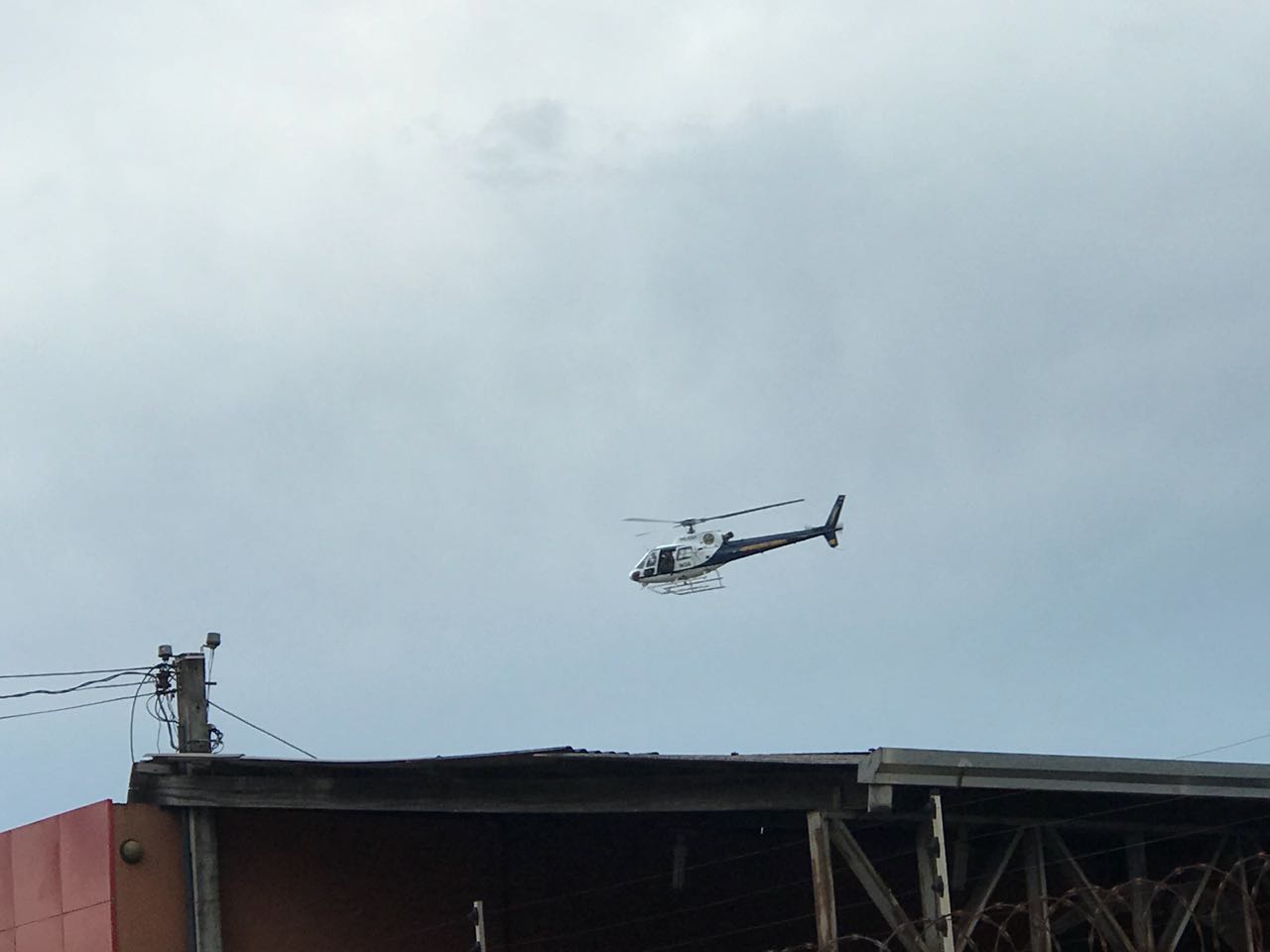 VIATURAS E HELICÓPTERO DA POLÍCIA FAZEM VARREDURA, MAS NÃO ENCONTRAM SUSPEITO - News Rondônia