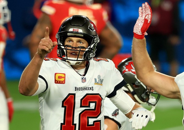 Tom Brady dá aula a Mahomes, lidera Buccaneers e conquista seu sétimo título de Super Bowl - News Rondônia