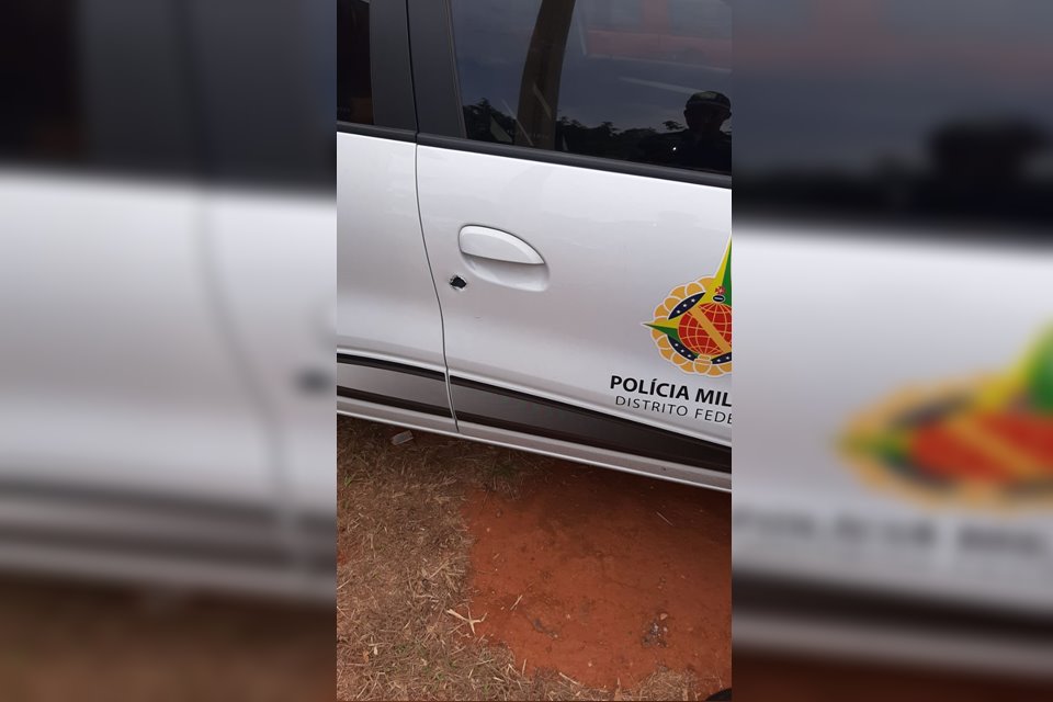 QUE AUDÁCIA! BANDIDOS ARROMBAM VIATURA DA PMDF E FURTAM SIRENE - News Rondônia