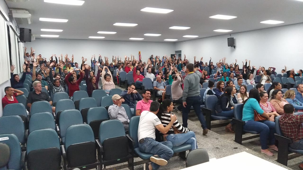 SERVIDORES MUNICIPAIS DE CACOAL DECIDEM PARALISAR SUAS ATIVIDADES NOS DIAS 23, 24 E 25 DESTE MÊS - News Rondônia