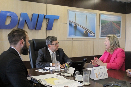EM REUNIÃO COM DEPUTADA JAQUELINE CASSOL, DIRETOR DO DNIT, GENERAL SANTOS FILHO, GARANTE SOLUÇÃO PARA BR 364 - News Rondônia