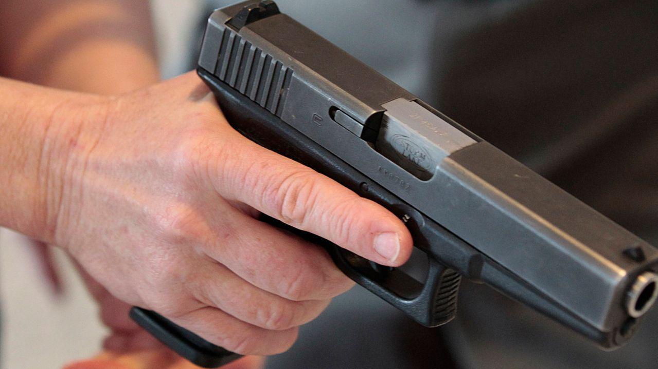 FICOU NERVOSO: Membro de facção é preso com revólver na cintura no bairro Mariana - News Rondônia