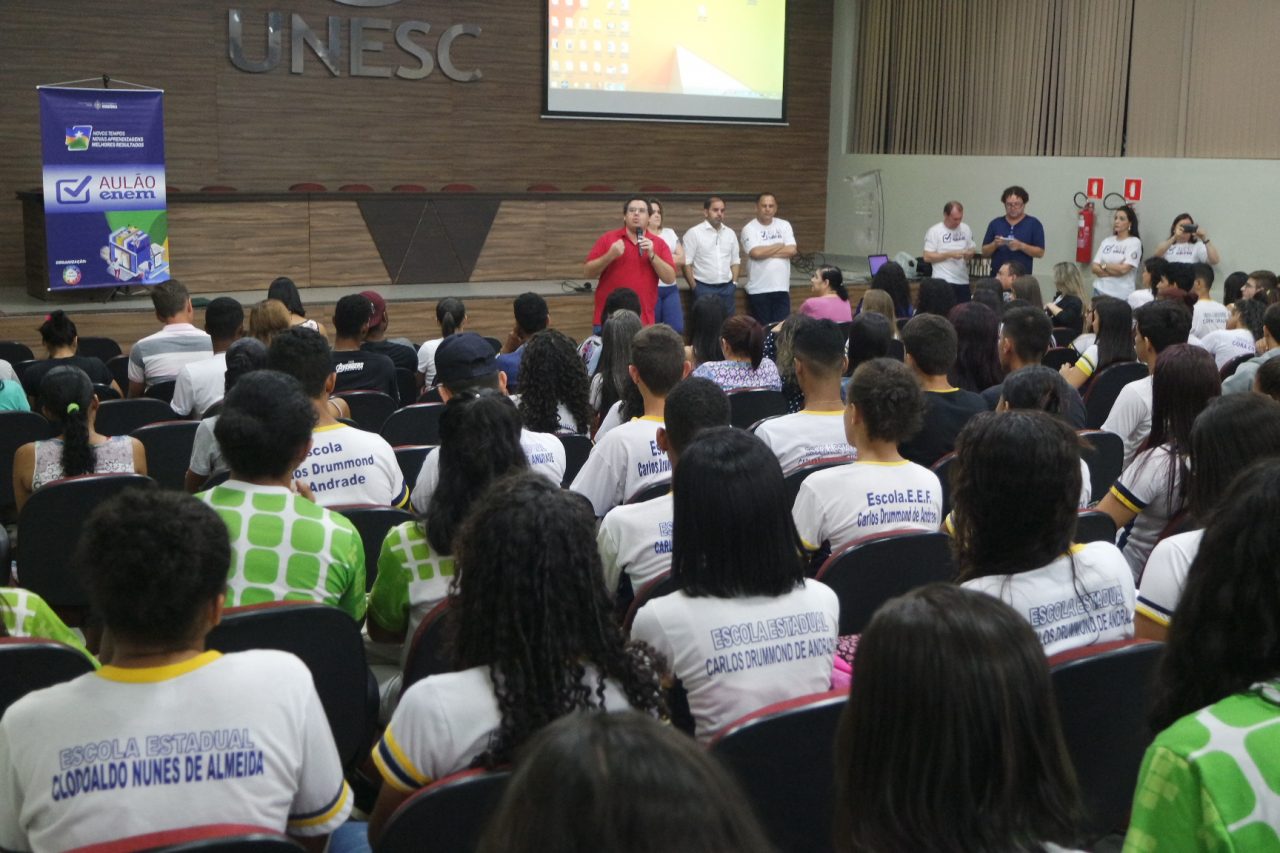 DENTRO DE UM AMBIENTE ACADÊMICO, ALUNOS PARTICIPAM DE AULÕES PREPARATÓRIOS PARA O ENEM 2019 EM CACOAL - News Rondônia
