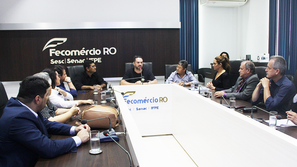 AVIAÇÃO REGIONAL É TEMA DE REUNIÃO NA FECOMÉRCIO/RO COM O DEPUTADO FEDERAL LÉO MORAES - News Rondônia