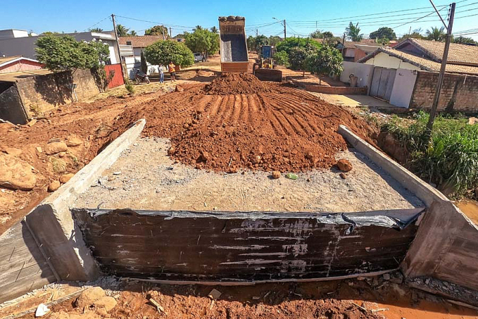 Prefeitura de Jaru conclui construção de galeria na Almirante Barroso no setor 04; tráfego já foi liberado - News Rondônia