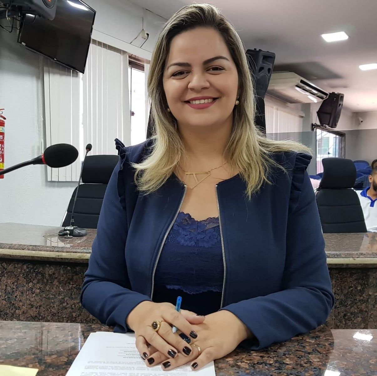 RUAS ESBURACADAS  VEREADORA ADA DANTAS REITERA PEDIDOS COM URGÊNCIA PARA PREFEITURA; CONFIRA OS BAIRROS - News Rondônia
