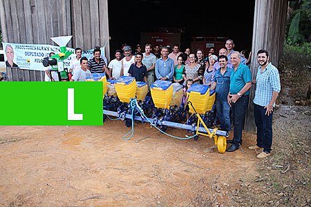 ADELINO FOLLADOR PARTICIPA DA ENTREGA DE EQUIPAMENTOS AGRÍCOLAS NA ASPRORDES - News Rondônia