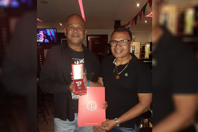 HOMENAGEM - Proprietário do Grego Original Pub é agraciado pelos Bombeiros com medalha - News Rondônia