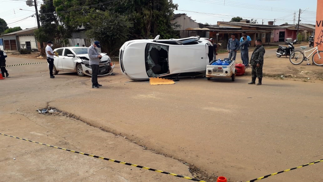 CAPOTAMENTO: Acidente envolvendo três veículos deixa entregador de água ferido em Porto Velho - News Rondônia