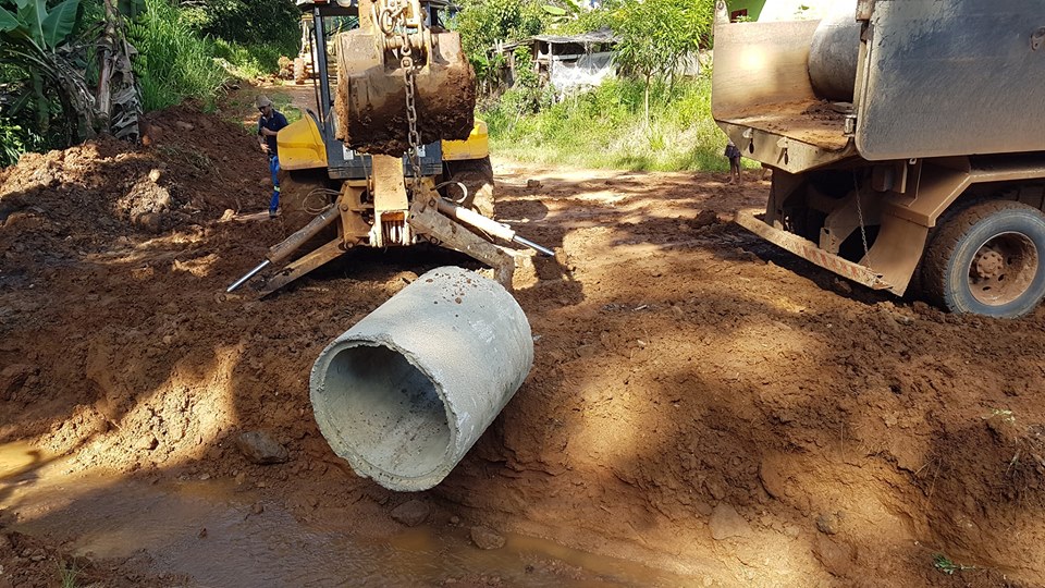 PREFEITURA REALIZA MANILHAMENTO EM TRECHO DA RUA GETÚLIO VARGAS EM JARU - News Rondônia