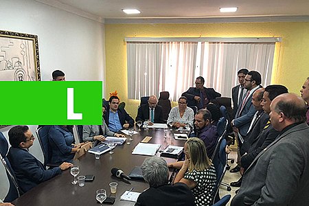 VEREADORA ELLIS REGINA COBRA SOLUÇÃO DE PROBLEMAS TRANSPORTE ESCOLAR DURANTE REUNIÃO NA CÂMARA - News Rondônia
