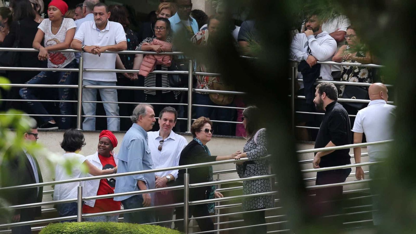 EX-PRESIDENTE DILMA PARTICIPA DO VELÓRIO DE ARTHUR, NETO DE LULA - News Rondônia