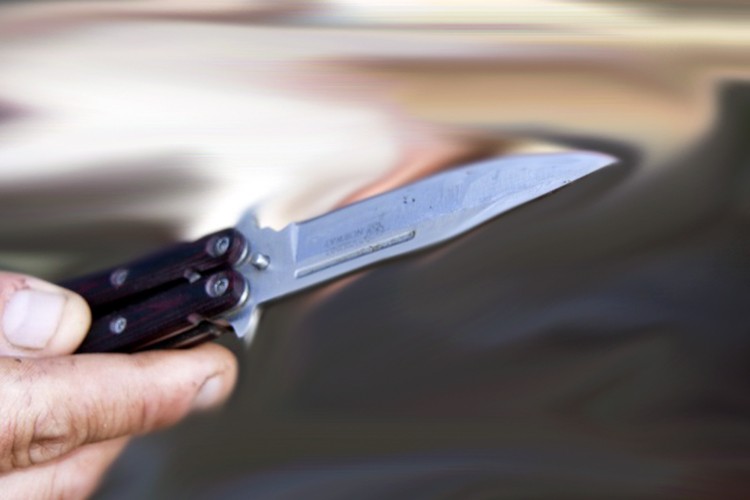 ARMADO COM CANIVETE, HOMEM É PRESO AO DESACATAR POLICIAIS - News Rondônia