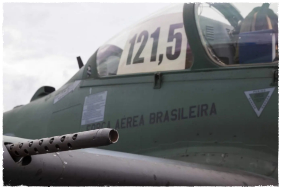 Piloto de avião interceptado pela FAB em Vilhena continua foragido - News Rondônia