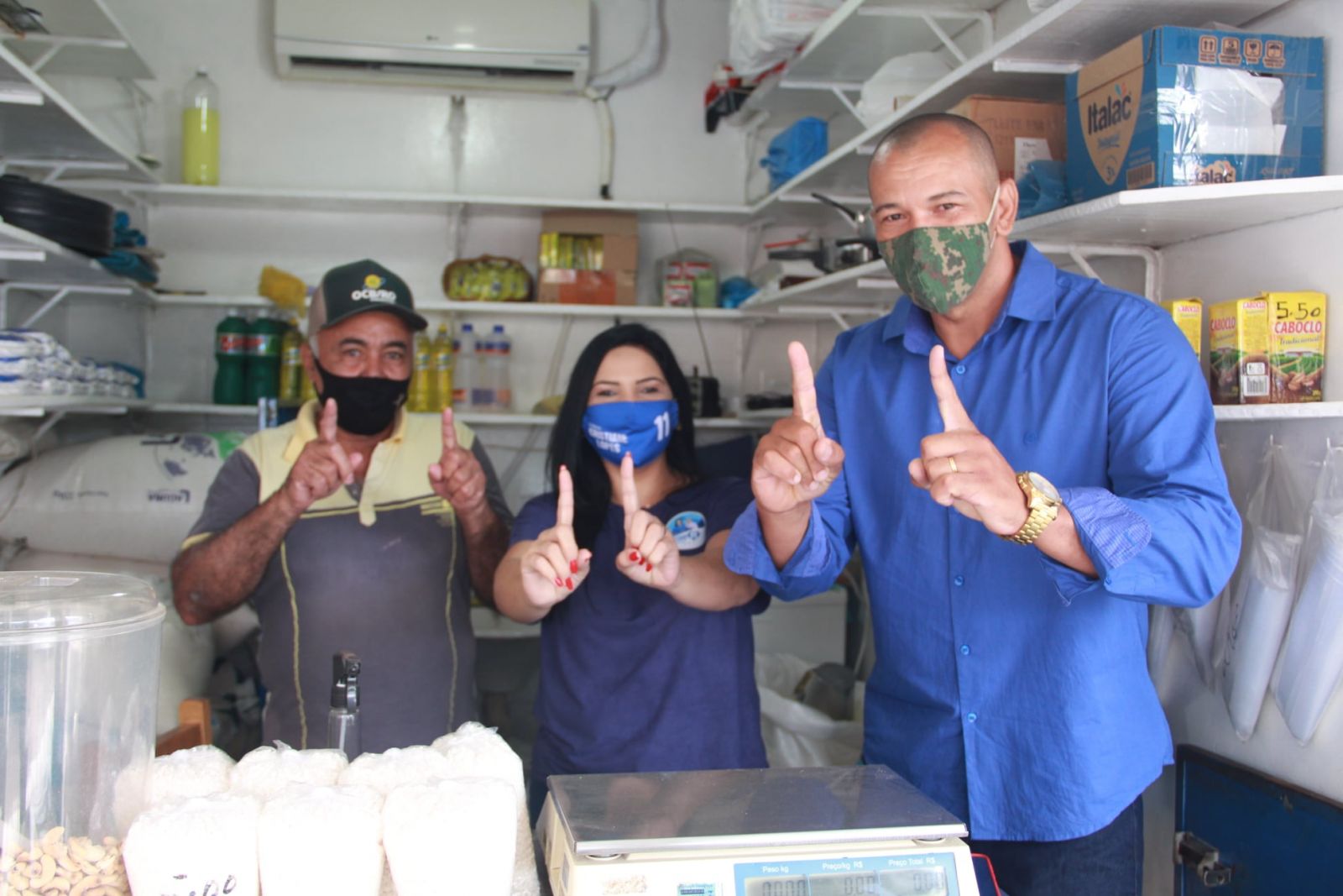 Cristiane Lopes visita mercado municipal do km1 e conversa com os permissionários - News Rondônia