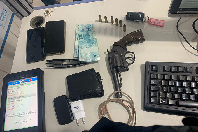Foragido de Ariquemes é baleado e comparsas presos em roubo a residência na capital - News Rondônia