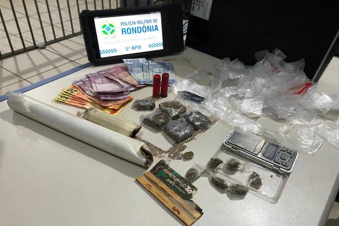 Jovem é flagrado com várias porções de maconha em boca de fumo na zona leste - News Rondônia