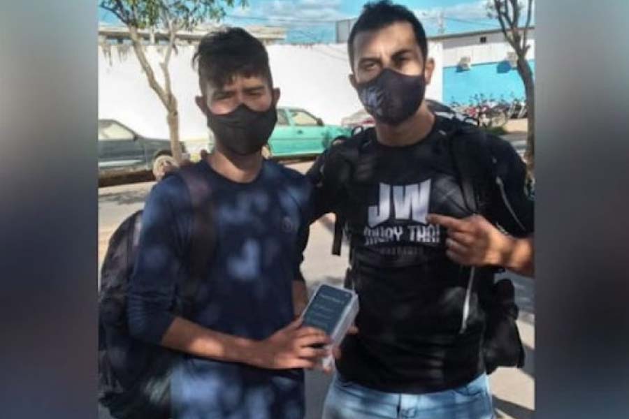 Rapaz do celular roubado ganha outro do irmão da acusada do crime - News Rondônia
