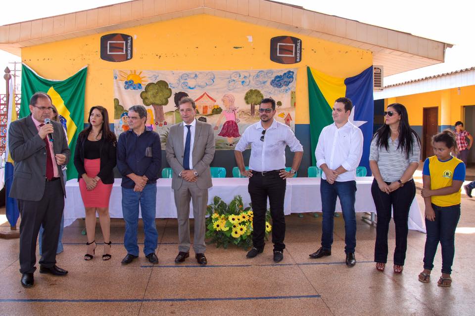 DEPUTADO AELCIO DA TV PARTICIPA DA SOLENIDADE DE ASINATURA DAS ORDENS DE SERVIÇO PARA OBRAS DE ESCOLAS MUNICIPAL - News Rondônia