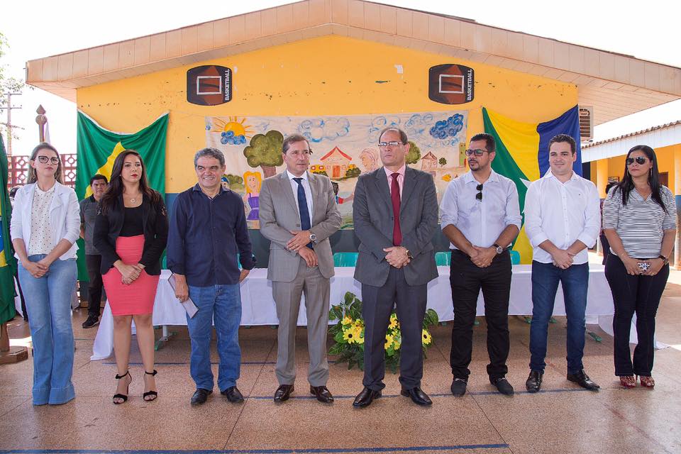 DEPUTADO AELCIO DA TV PARTICIPA DA SOLENIDADE DE ASINATURA DAS ORDENS DE SERVIÇO PARA OBRAS DE ESCOLAS MUNICIPAL - News Rondônia