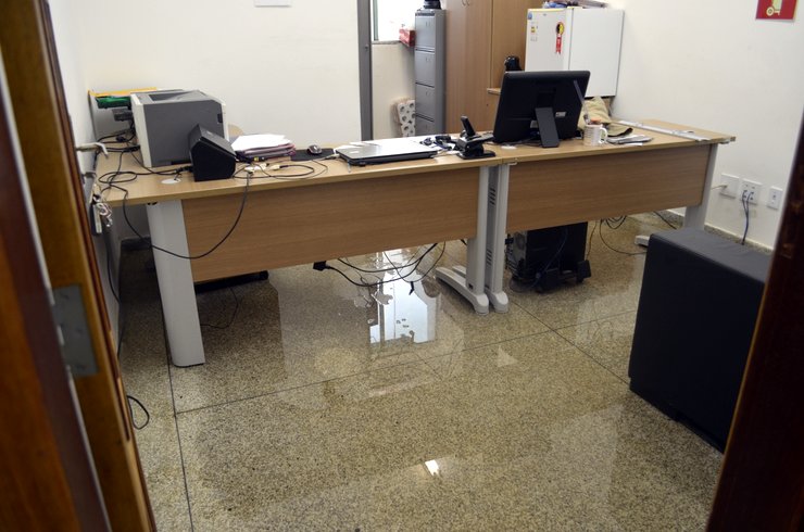 JARU: UNISP FICA ALAGADA APÓS INTENSA CHUVA QUE CAIU DURANTE A MADRUGADA DESTA QUARTA - News Rondônia