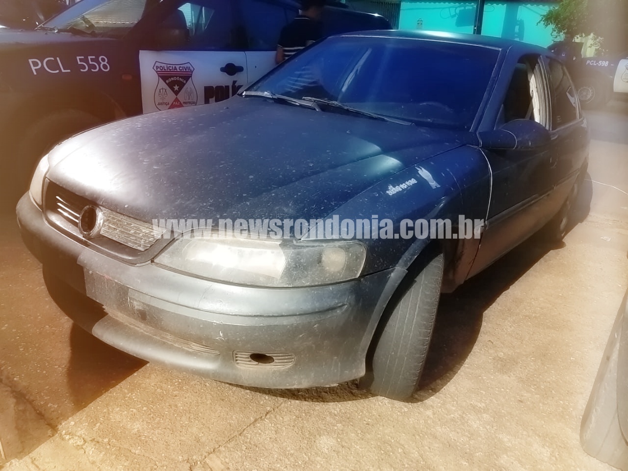 POLÍCIA ABORDA CARRO E PRENDE DOIS SUSPEITOS COM REVÓLVER MUNICIADO - News Rondônia