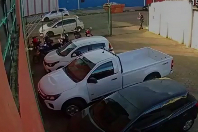 FLAGRANTE: Ladrão de moto é filmado furtando moto em loja no centro da capital - News Rondônia