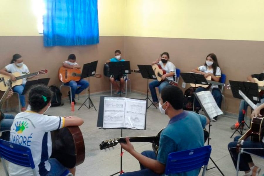 Projetos de música e pintura atendem mais de 50 alunos da Escola Valdir Monfredinho, em Pimenta Bueno - News Rondônia