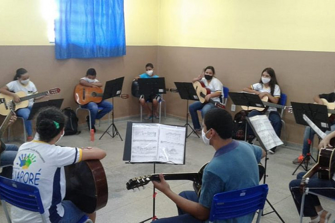 Projetos de música e pintura atendem mais de 50 alunos da Escola Valdir Monfredinho, em Pimenta Bueno - News Rondônia