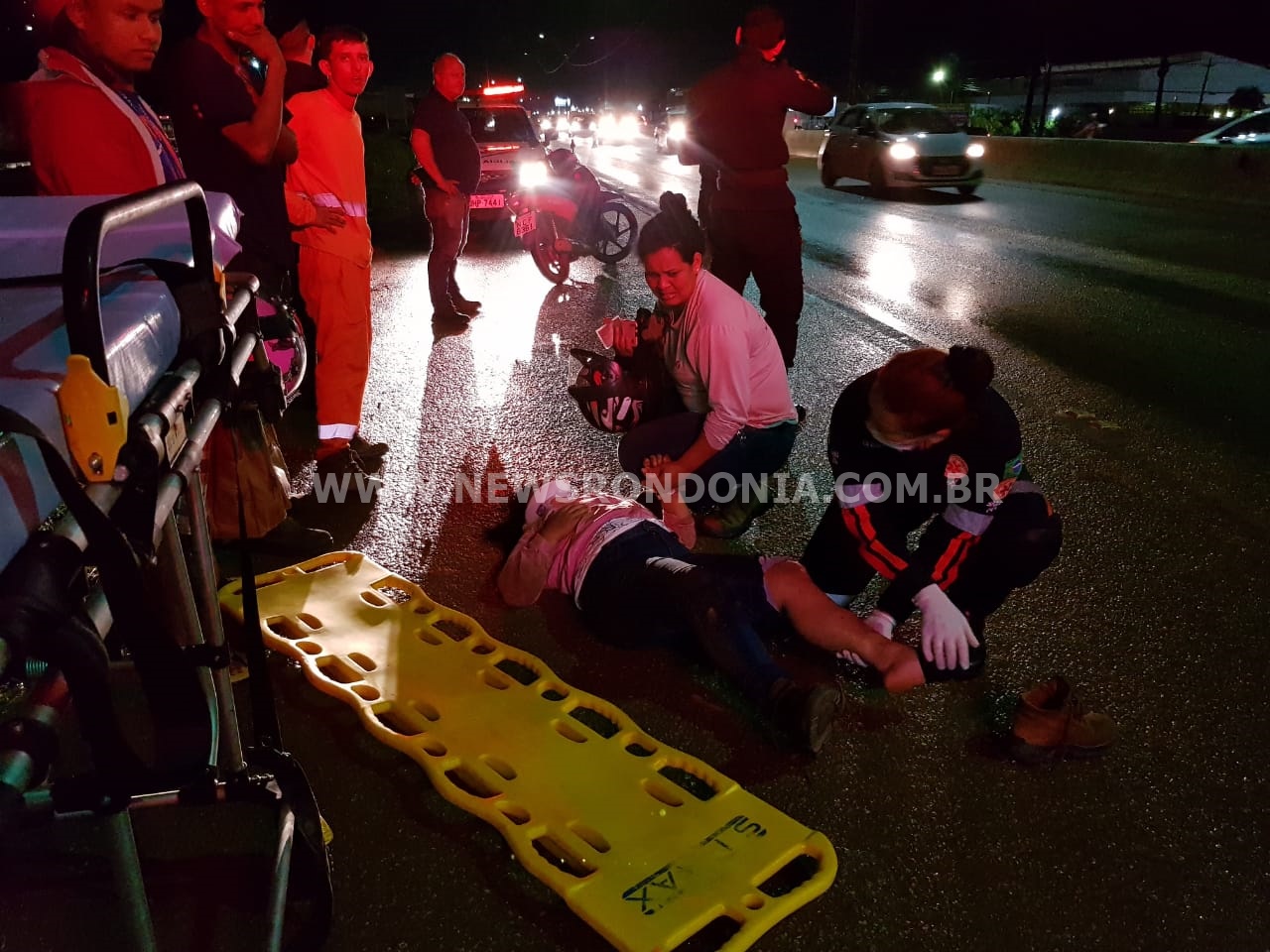 URGENTE: JOVEM MOTOCICLISTA FICA EM ESTADO GRAVE APÓS SER ATINGIDA POR CARRO NA BR-364 - News Rondônia