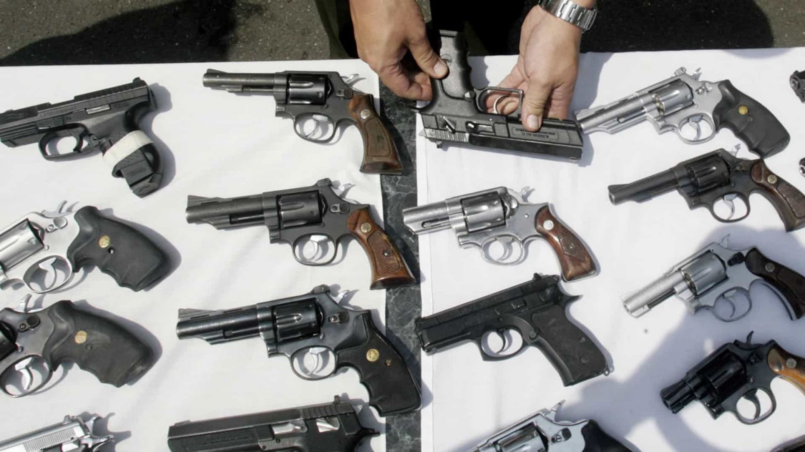 COM BOLSONARO, REGISTROS DE NOVAS ARMAS AUMENTAM AO MENOS 48% - News Rondônia