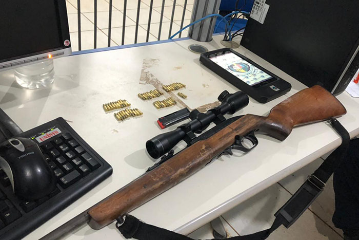 Homem é preso após ameaçar vizinho com rifle no bairro Três Marias - News Rondônia