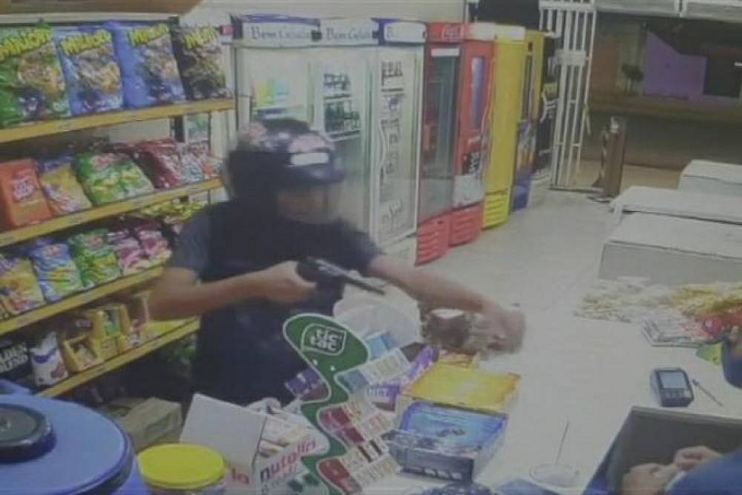 Ladrão armado assalta distribuidora de bebidas e foge levando dinheiro e celular de comerciante - Vídeo - News Rondônia