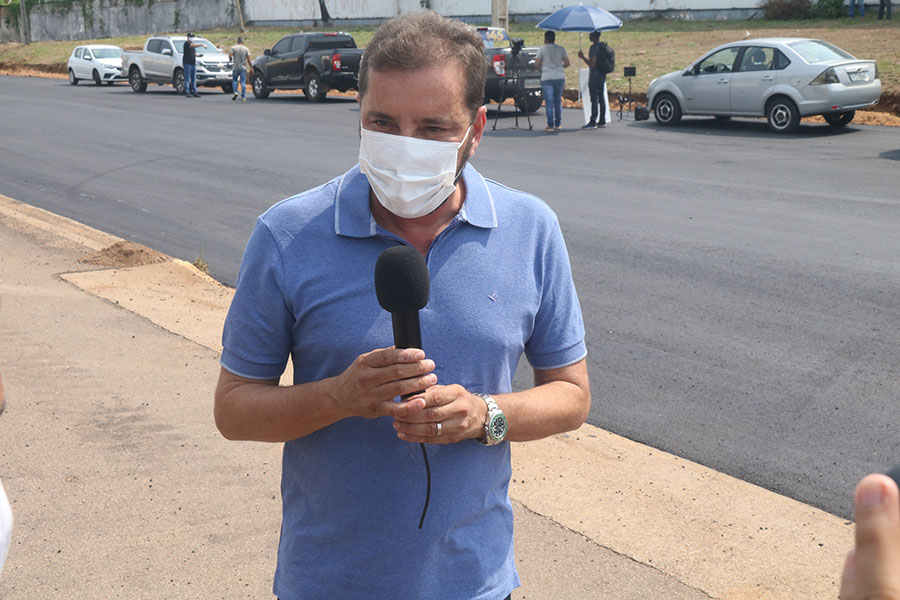Hildon Chaves explica que nas avenidas movimentadas é mais barato recapear do que tapar buracos - News Rondônia